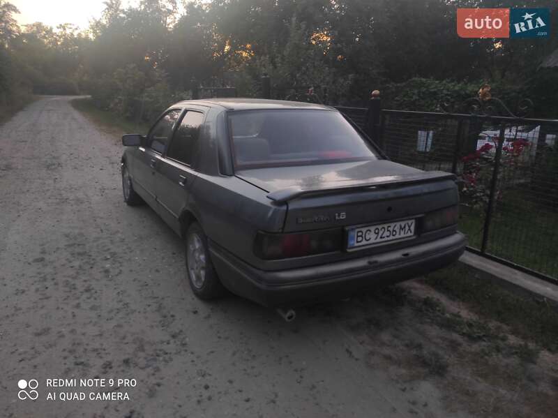Седан Ford Sierra 1987 в Комарному
