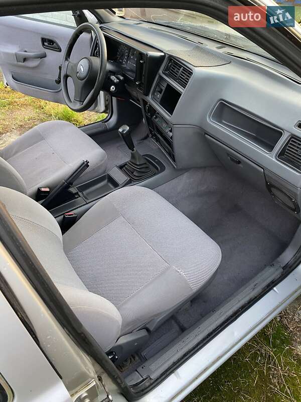 Лифтбек Ford Sierra 1987 в Калиновке фото 21 Лифтбек Ford Sierra 1987 в Калиновке