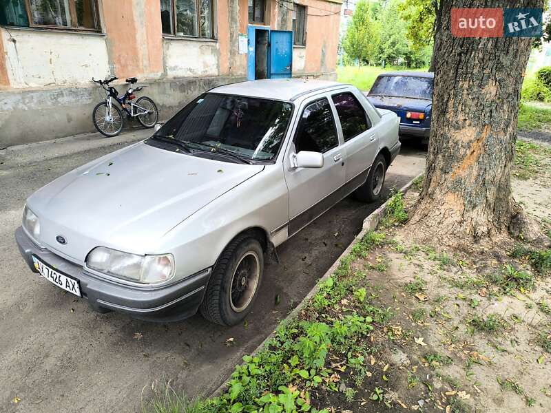 Седан Ford Sierra 1987 в Комсомольському