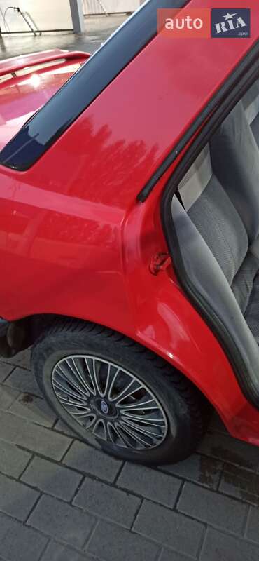 Седан Ford Sierra 1991 в Вараше