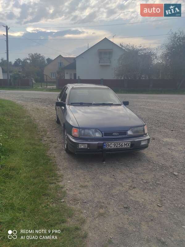 Седан Ford Sierra 1987 в Комарному