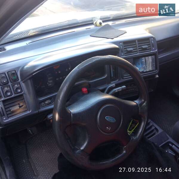 Седан Ford Sierra 1992 в Яготине
