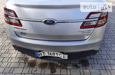 Седан Ford Taurus 2015 в 