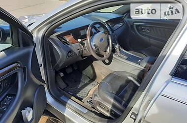 Седан Ford Taurus 2015 в 