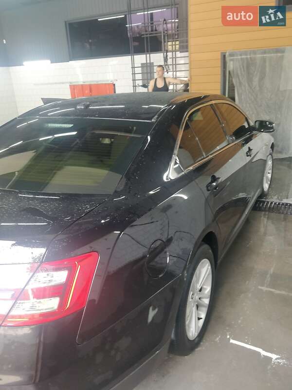 Седан Ford Taurus 2019 в Днепре