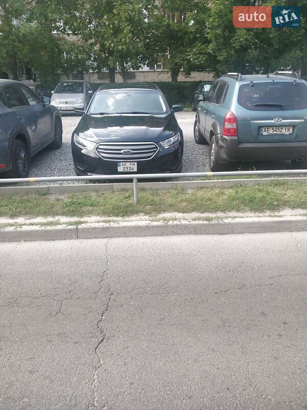 Седан Ford Taurus 2019 в Днепре