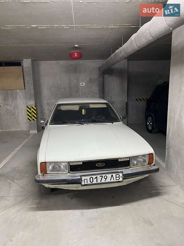 Седан Ford Taurus 1975 в Львові