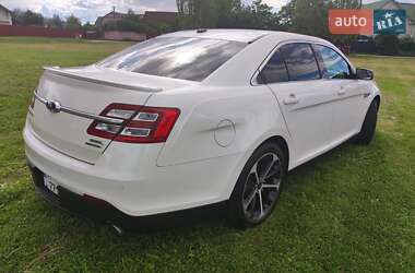 Седан Ford Taurus 2015 в 