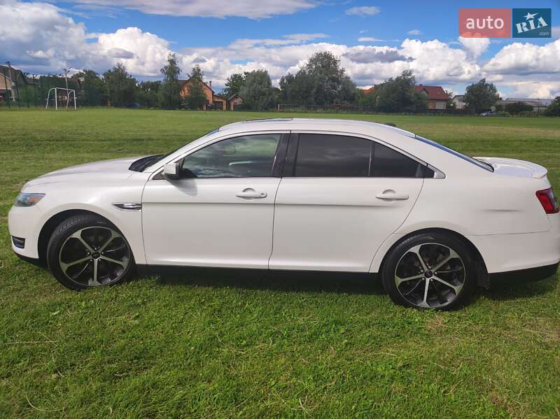 Седан Ford Taurus 2015 в Києві