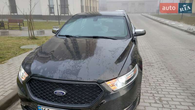 Седан Ford Taurus 2016 в Львове