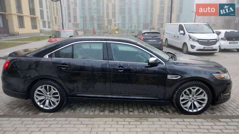 Седан Ford Taurus 2016 в Львове