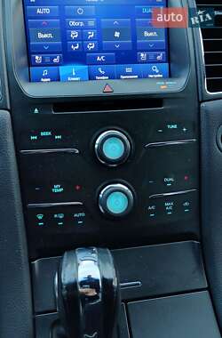 Седан Ford Taurus 2016 в Львові