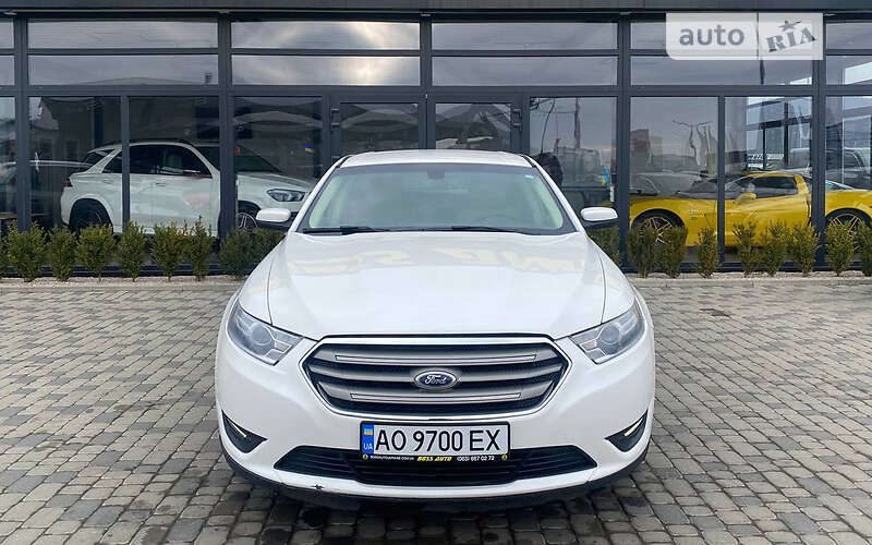 Седан Ford Taurus 2014 в Мукачевому