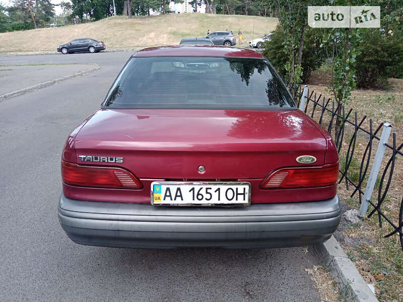 Седан Ford Taurus 1992 в Києві