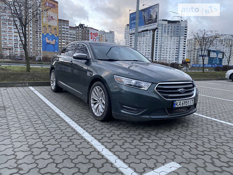Седан Ford Taurus 2016 в Киеве