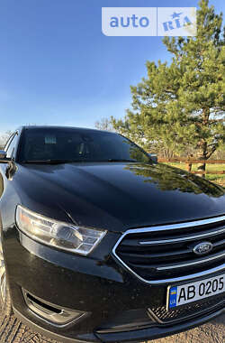 Седан Ford Taurus 2017 в Гайвороні