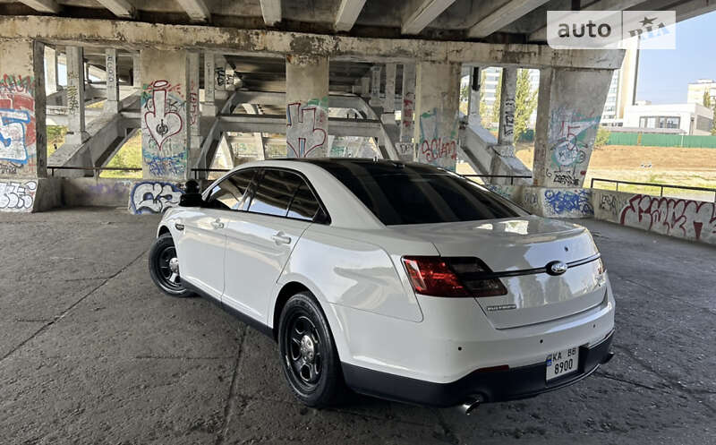 Седан Ford Taurus 2017 в Ужгороді