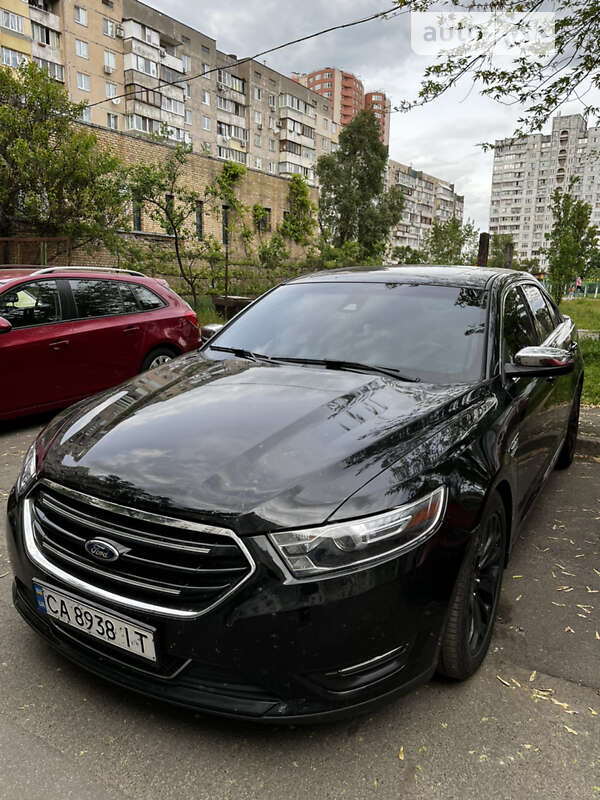 Седан Ford Taurus 2015 в Киеве
