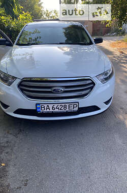 Седан Ford Taurus 2014 в Кропивницком
