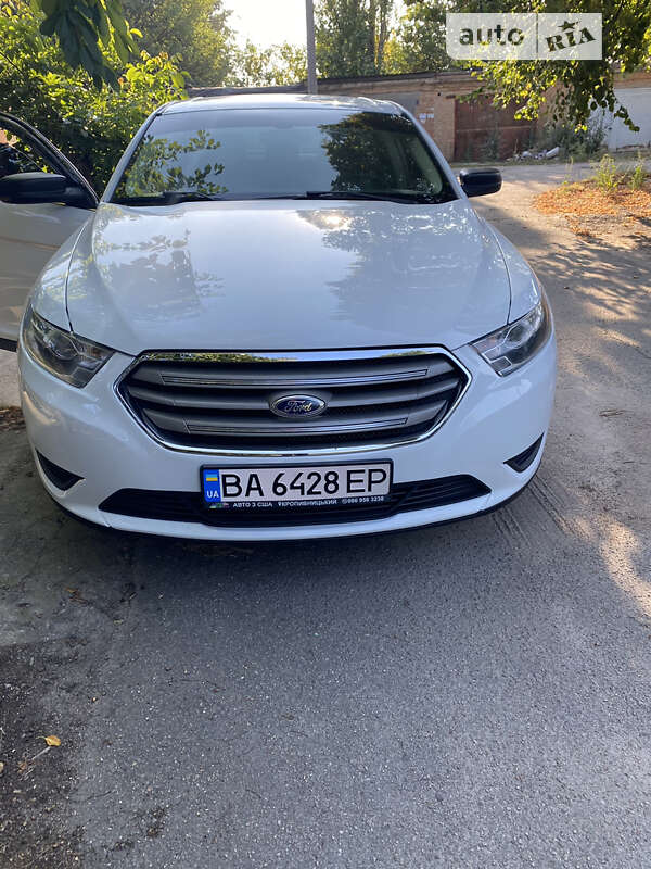 Седан Ford Taurus 2014 в Кропивницком