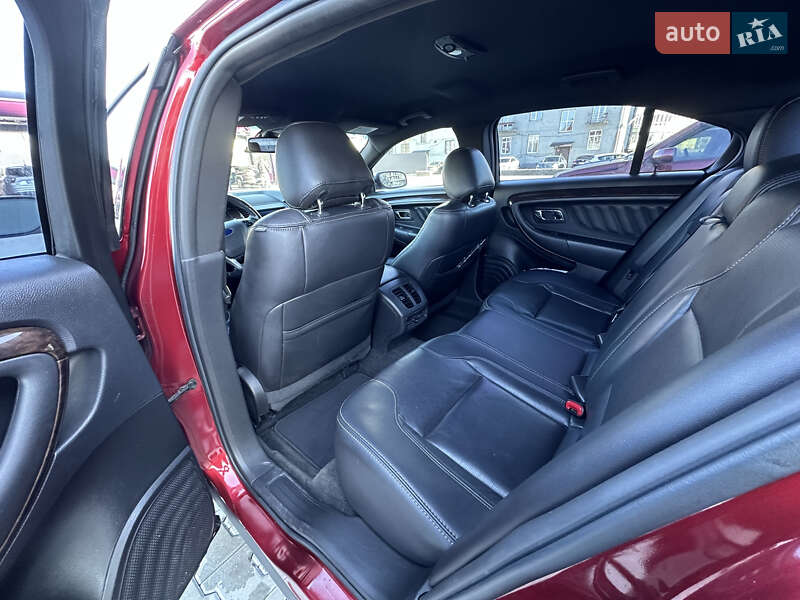 Седан Ford Taurus 2013 в Львові