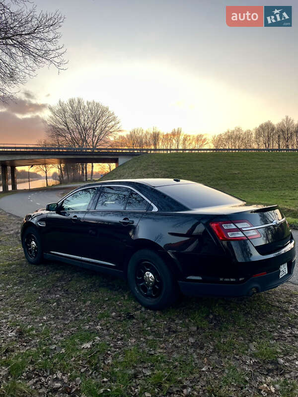 Седан Ford Taurus 2017 в 