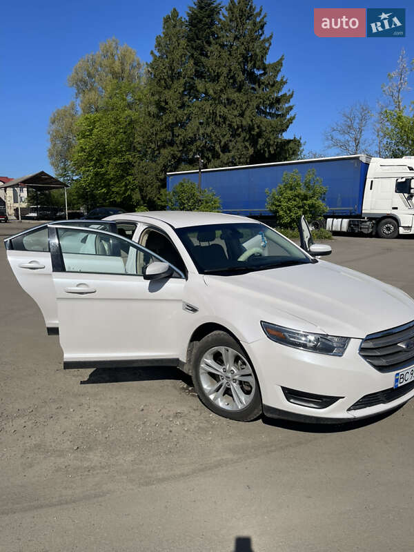 Седан Ford Taurus 2018 в Дрогобыче