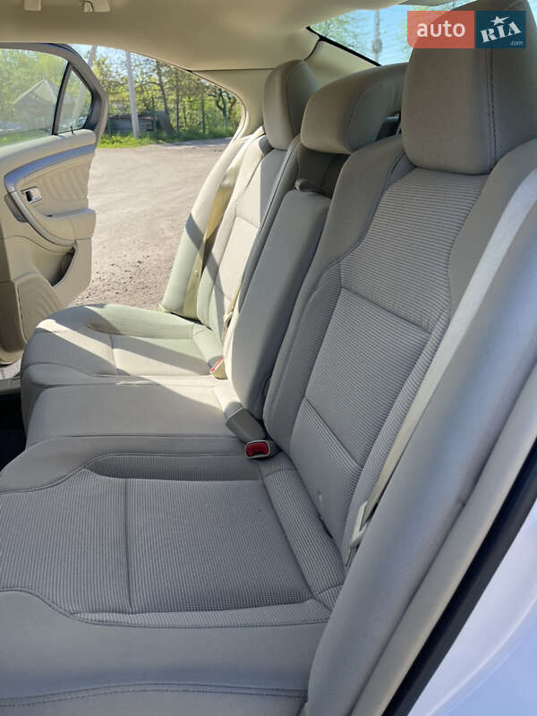 Седан Ford Taurus 2018 в Дрогобыче