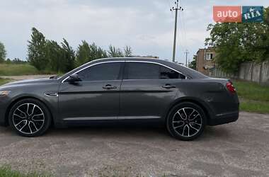 Седан Ford Taurus 2017 в 
