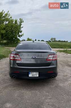 Седан Ford Taurus 2017 в 