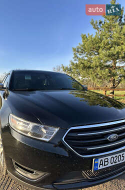 Седан Ford Taurus 2017 в Гайвороні