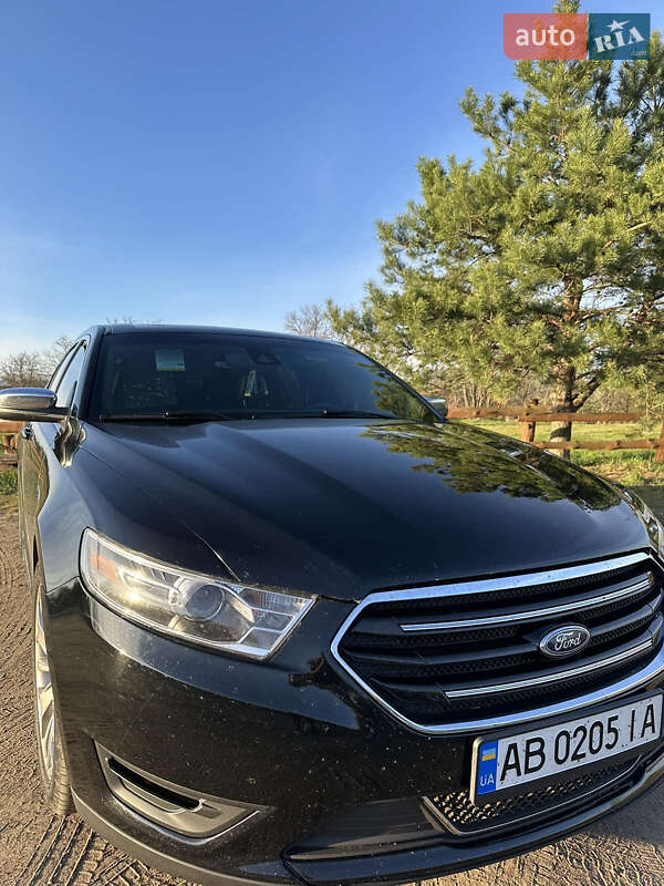 Седан Ford Taurus 2017 в 