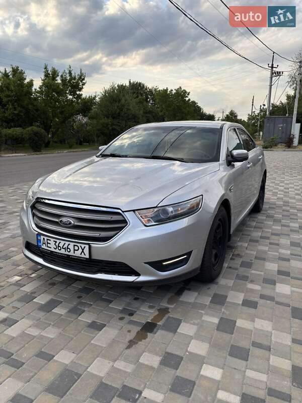 Седан Ford Taurus 2012 в Днепре