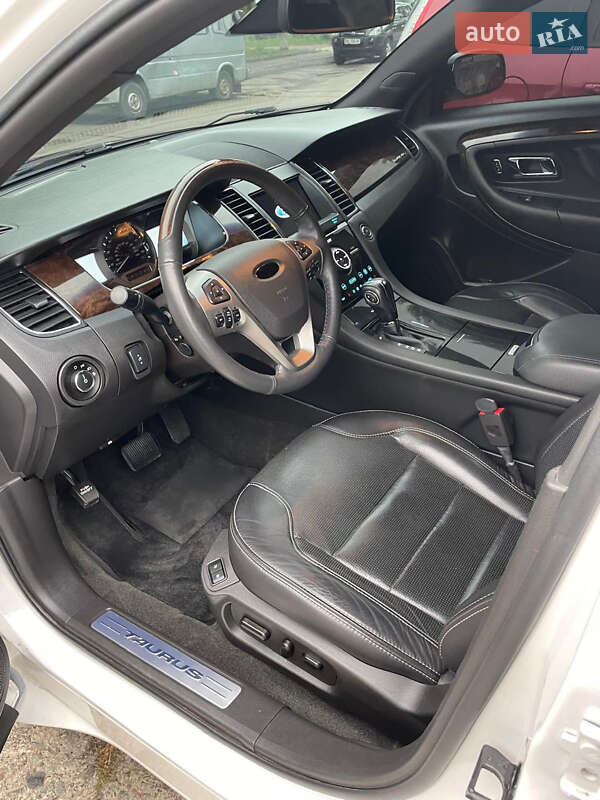 Седан Ford Taurus 2018 в Ровно