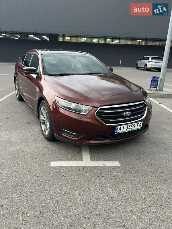 Седан Ford Taurus 2016 в Вишневом