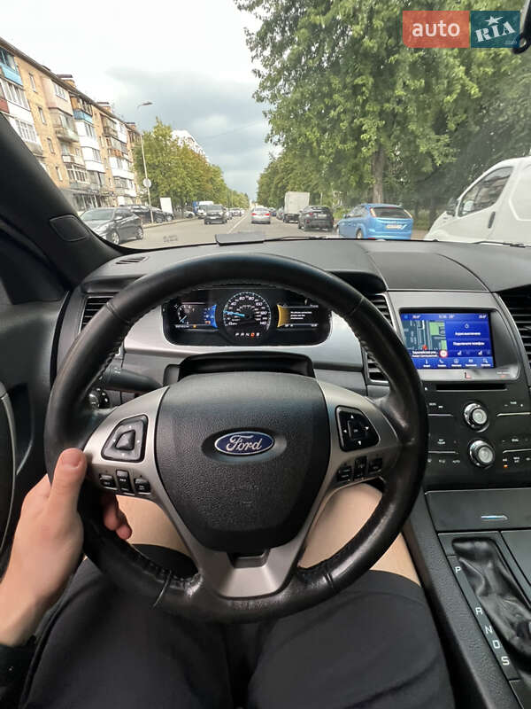 Седан Ford Taurus 2016 в Вишневом
