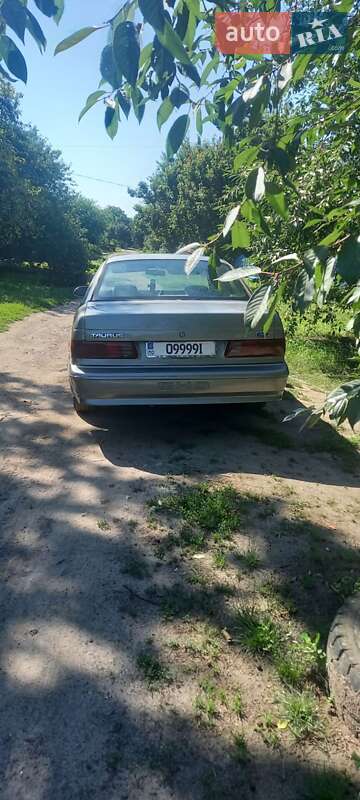 Седан Ford Taurus 1990 в Носовке