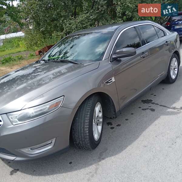 Седан Ford Taurus 2012 в Белогородке