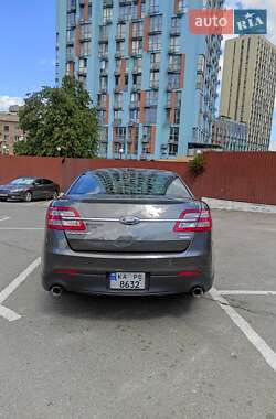Седан Ford Taurus 2015 в 