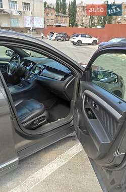 Седан Ford Taurus 2015 в 
