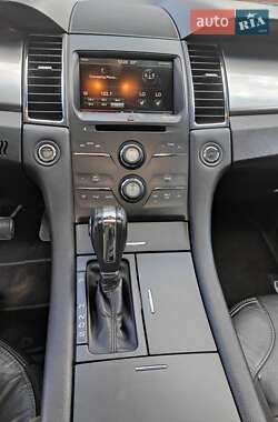 Седан Ford Taurus 2015 в 