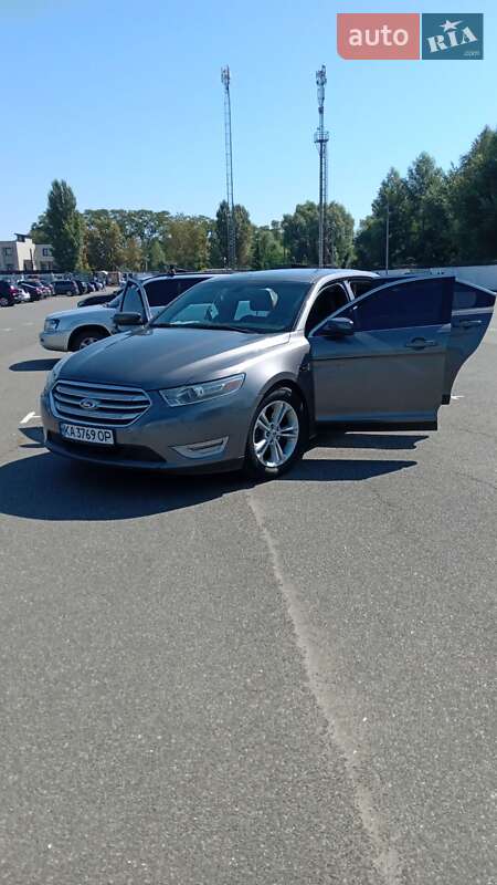 Седан Ford Taurus 2012 в 
