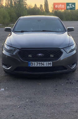 Седан Ford Taurus 2015 в 