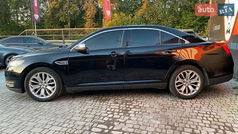 Седан Ford Taurus 2017 в Виннице