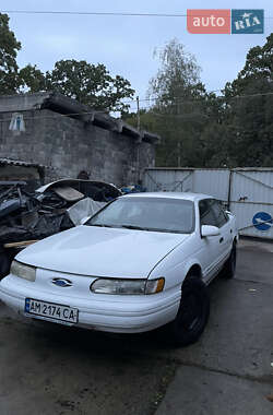 Седан Ford Taurus 1993 в Коростене