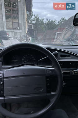 Седан Ford Taurus 1993 в Коростене