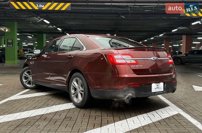 Седан Ford Taurus 2016 в Києві