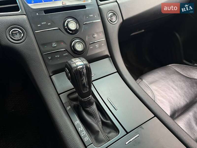 Седан Ford Taurus 2016 в Києві