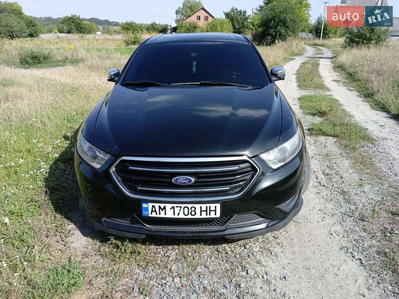 Седан Ford Taurus 2014 в Фастове