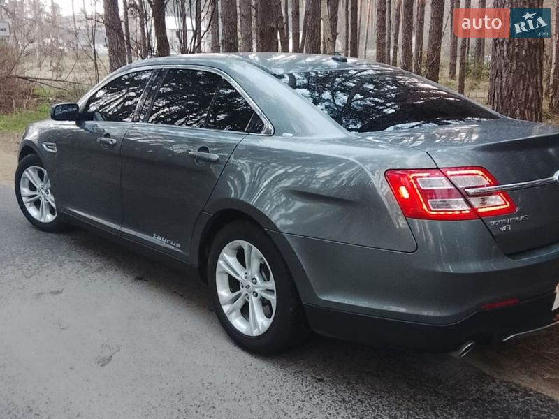 Седан Ford Taurus 2012 в Білогородці